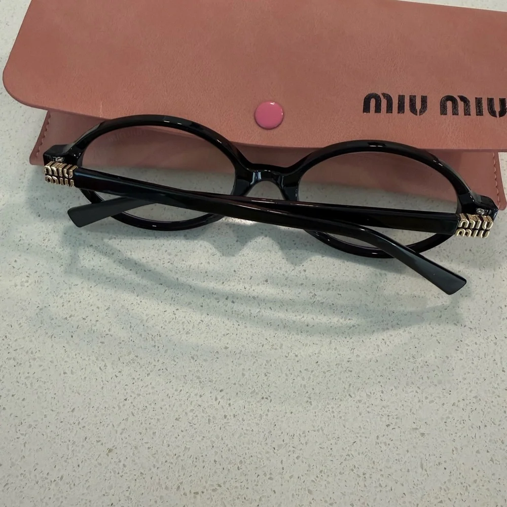 Miu Miu Copy - Picture 2 of 4